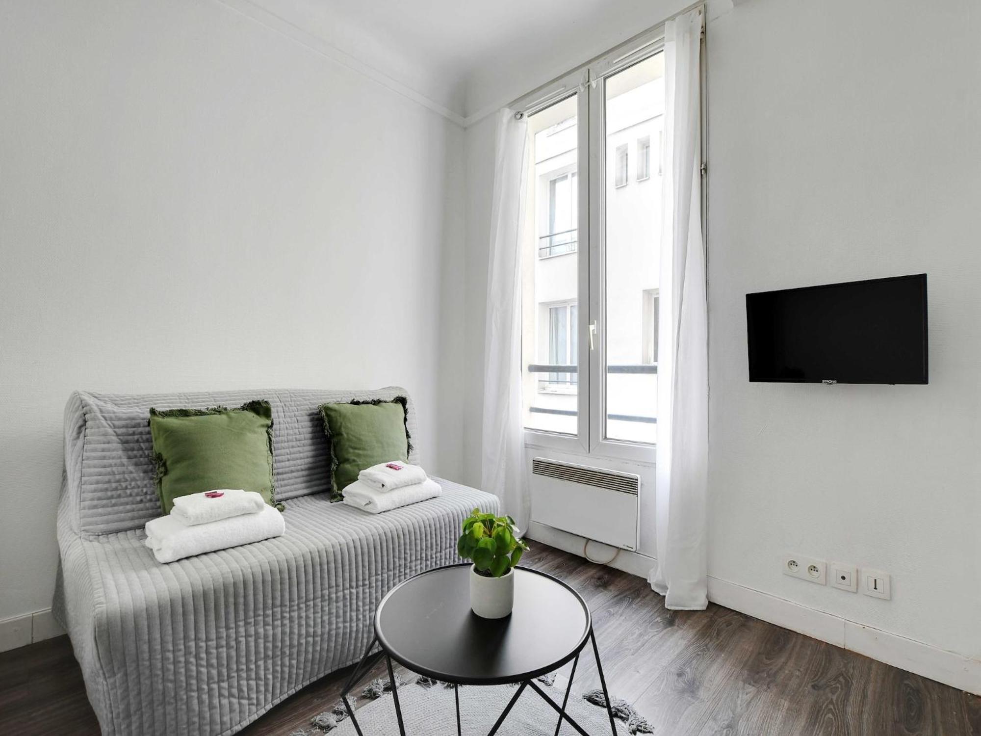 Appartement - 2p- Place De Clichy *