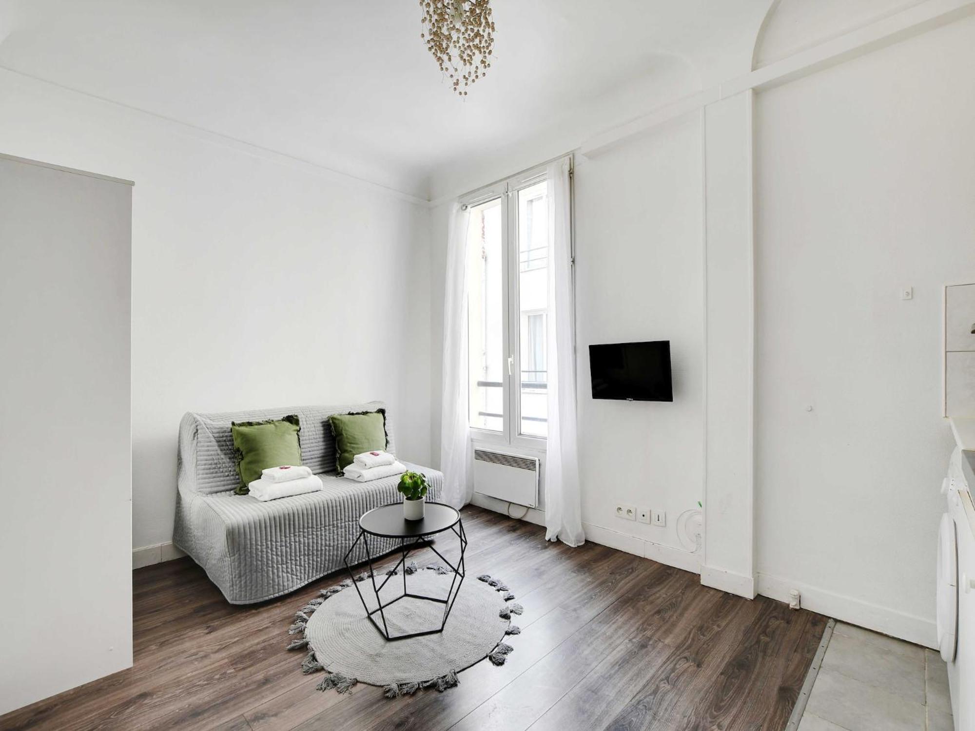 - 2p- Place De Clichy Appartement Parijs